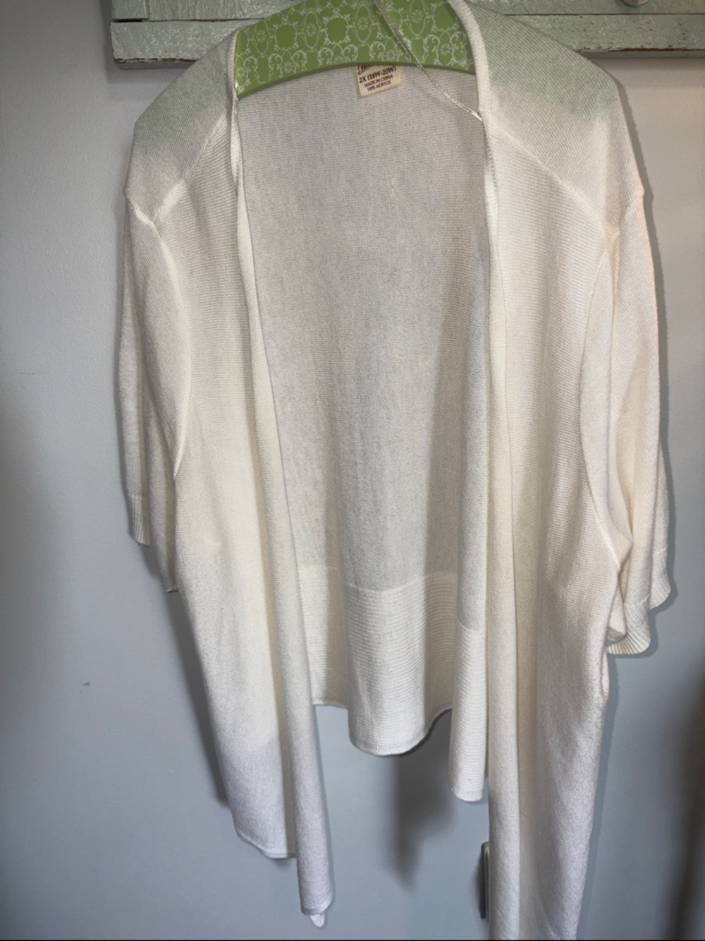 18/20 lightweight off-white sweater
